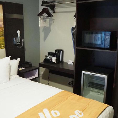 Days Inn By Wyndham Galt - Elk Grove South Экстерьер фото