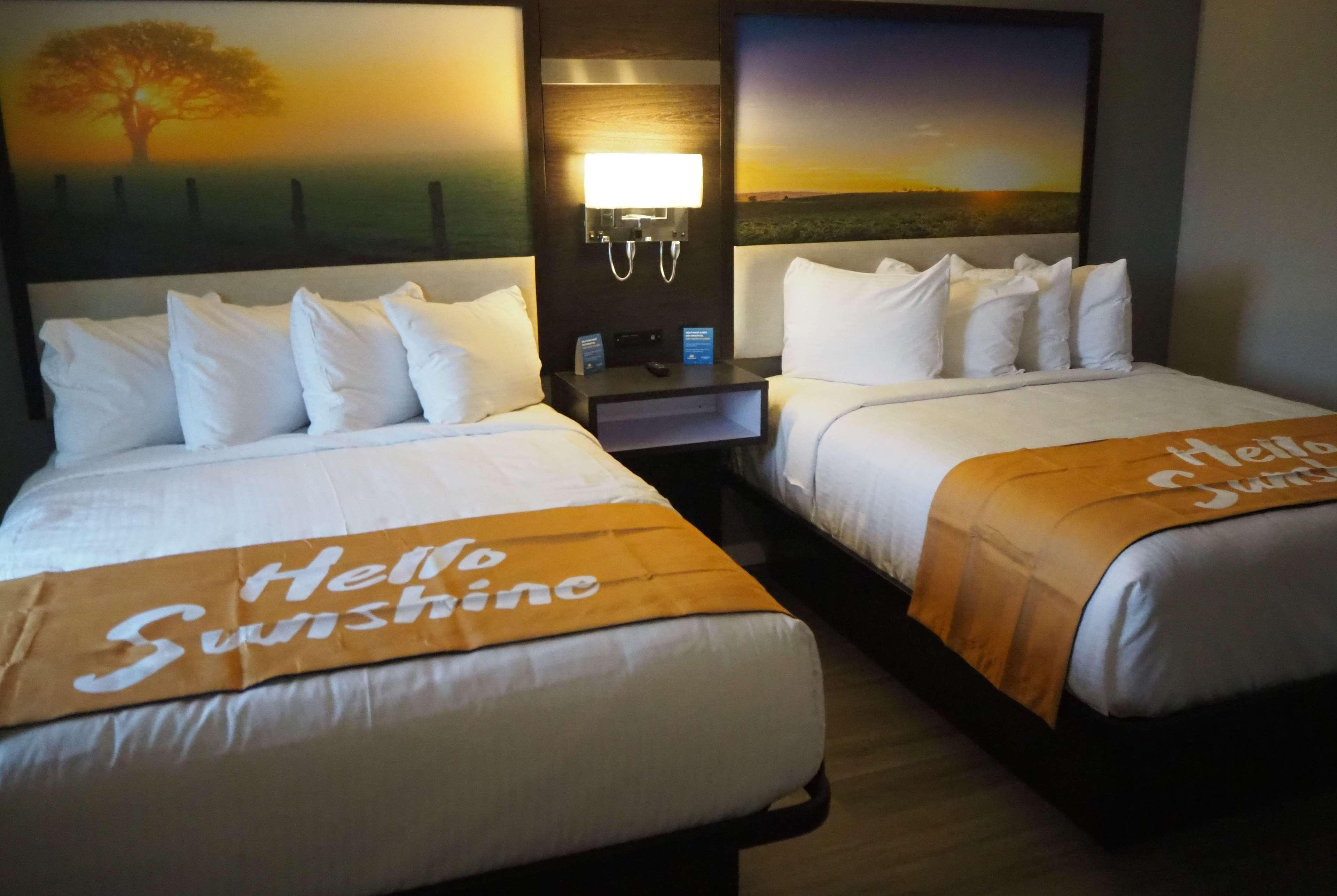 Days Inn By Wyndham Galt - Elk Grove South Экстерьер фото